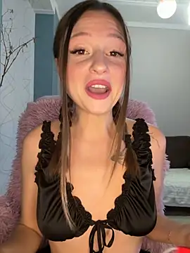 Snapshot of Kimsweet7 chatting on October 2025 06:04:01 PM Kimsweet7 online show from October 2025 06:04:01 PM