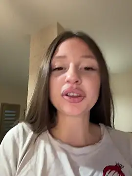 Snapshot of Kimsweet7 chatting on November 2025 06:20:01 PM Kimsweet7 online show from November 2025 06:20:01 PM