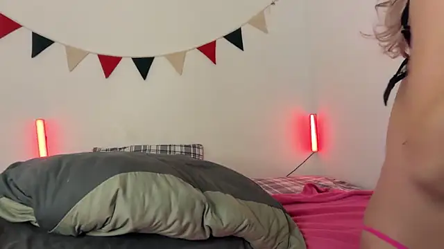 Snapshot of MiaDavis21 chatting on December 2025 06:12:02 AM MiaDavis21 online show from December 2025 06:12:02 AM