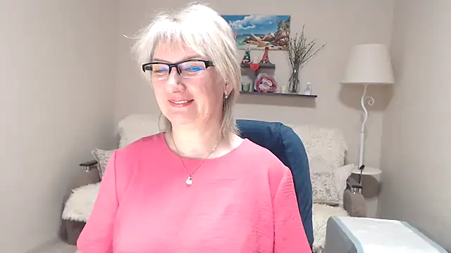 Snapshot of FleurMays chatting on April 2026 04:37:02 AM FleurMays online show from April 2026 04:37:02 AM