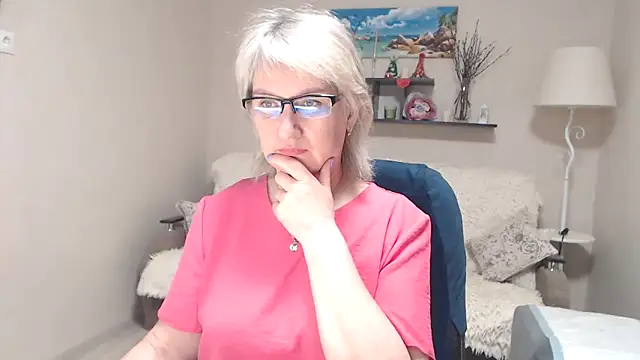 Snapshot of FleurMays chatting on April 2026 04:04:01 AM FleurMays online show from April 2026 04:04:01 AM
