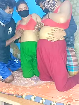 Snapshot of ArishaCouple chatting on January 2025 06:24:02 AM ArishaCouple online show from January 2025 06:24:02 AM