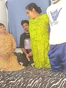 Snapshot of ArishaCouple chatting on January 2025 06:05:02 AM ArishaCouple online show from January 2025 06:05:02 AM