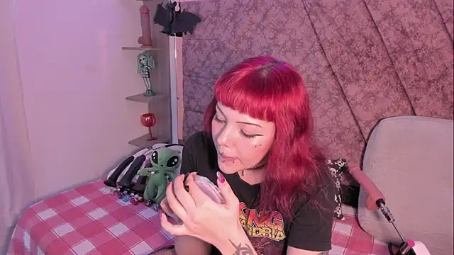 Snapshot of Sarah-Stoner chatting on November 2025 09:36:02 PM Sarah-Stoner online show from November 2025 09:36:02 PM