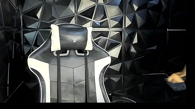 Snapshot of HelueHorny13 chatting on November 2025 05:50:01 AM HelueHorny13 online show from November 2025 05:50:01 AM