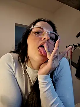 Jujuicy 97 online show from October 2025 08:00:02 PM