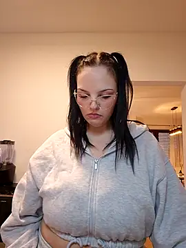 Jujuicy 97 online show from February 2026 11:04:01 AM