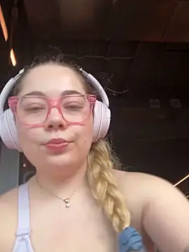 brooklynivy online show from October 2025 05:28:01 AM