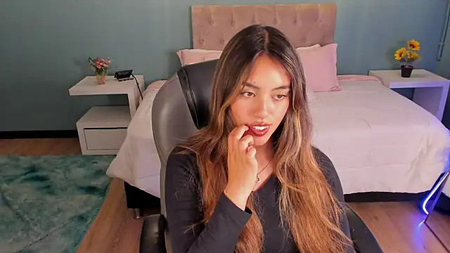  Charlotte evans 1 online show from April 2026 05:05:02 PM