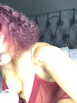 Snapshot of Anaelle24 chatting on January 2025 06:40:01 PM Anaelle24 online show from January 2025 06:40:01 PM