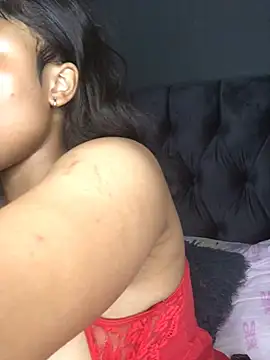 Snapshot of Anaelle24 chatting on February 2025 02:37:01 PM Anaelle24 online show from February 2025 02:37:01 PM