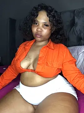 Snapshot of Anaelle24 chatting on February 2025 06:11:02 PM Anaelle24 online show from February 2025 06:11:02 PM
