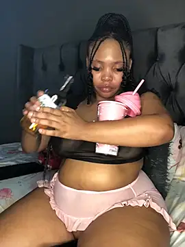 Snapshot of Anaelle24 chatting on March 2025 05:00:02 PM Anaelle24 online show from March 2025 05:00:02 PM
