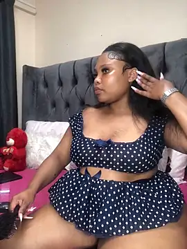 Snapshot of Anaelle24 chatting on October 2025 08:28:01 AM Anaelle24 online show from October 2025 08:28:01 AM