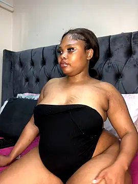 Snapshot of Anaelle24 chatting on November 2025 07:30:02 AM Anaelle24 online show from November 2025 07:30:02 AM