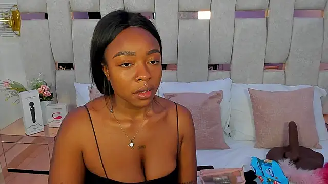 mia schwarz online show from January 2025 07:48:01 PM