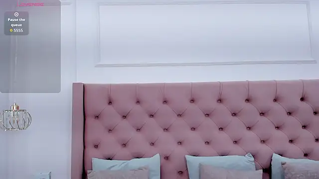 mia schwarz online show from September 2025 11:08:02 PM