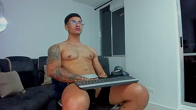 Snapshot of davis_alx1 chatting on December 2024 11:24:01 PM davis alx1 online show from December 2024 11:24:01 PM