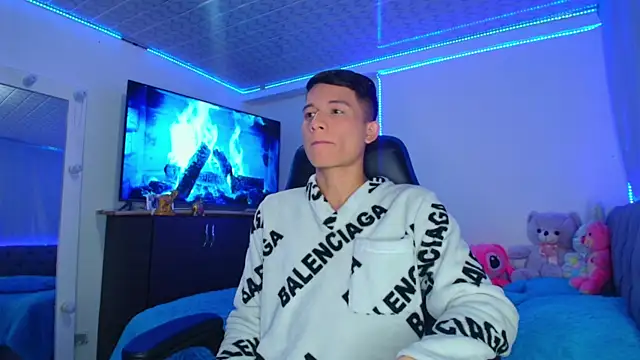 Snapshot of bryamer_19 chatting on January 2025 01:03:01 AM bryamer 19 online show from January 2025 01:03:01 AM