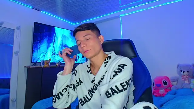 Snapshot of bryamer_19 chatting on January 2025 04:05:01 AM bryamer 19 online show from January 2025 04:05:01 AM