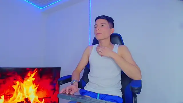 Snapshot of bryamer_19 chatting on January 2025 02:40:02 AM bryamer 19 online show from January 2025 02:40:02 AM