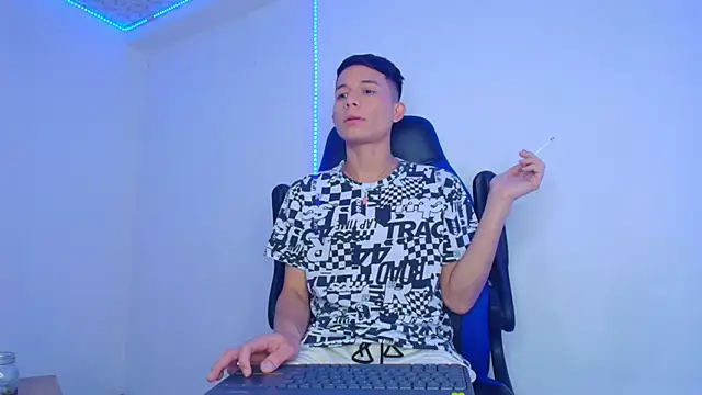 Snapshot of bryamer_19 chatting on February 2025 06:18:02 AM bryamer 19 online show from February 2025 06:18:02 AM