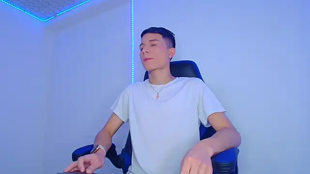 Snapshot of bryamer_19 chatting on February 2025 08:10:01 PM bryamer 19 online show from February 2025 08:10:01 PM