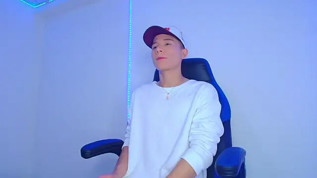 Snapshot of bryamer_19 chatting on February 2025 02:07:01 AM bryamer 19 online show from February 2025 02:07:01 AM