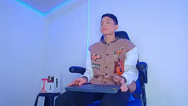 Snapshot of bryamer_19 chatting on March 2025 02:38:02 AM bryamer 19 online show from March 2025 02:38:02 AM