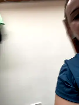 Im Amelia online show from November 2025 12:39:02 PM