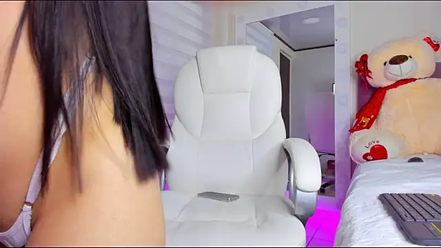 Snapshot of isaa_19 chatting on February 2025 10:26:02 AM isaa 19 online show from February 2025 10:26:02 AM