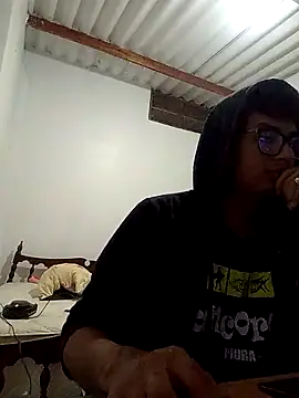 Chiquisijotis online show from October 2025 01:25:01 AM