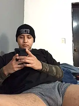 Snapshot of Slow_Kmazutra chatting on January 2025 08:33:01 PM Slow Kmazutra online show from January 2025 08:33:01 PM