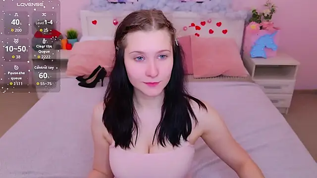 Snapshot of SarahStanley chatting on April 2026 04:12:02 PM SarahStanley online show from April 2026 04:12:02 PM