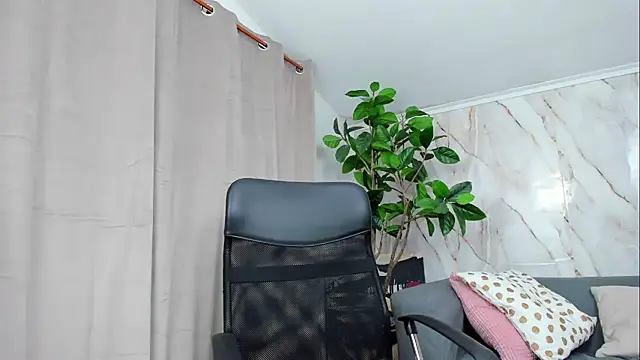 Snapshot of JennaPrice chatting on July 2026 10:03:02 PM JennaPrice online show from July 2026 10:03:02 PM