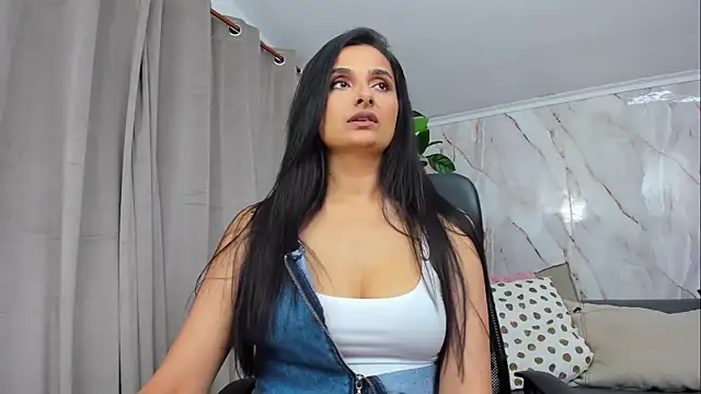 Snapshot of JennaPrice chatting on July 2026 03:09:01 PM JennaPrice online show from July 2026 03:09:01 PM