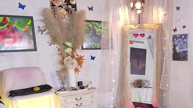 Snapshot of Kyara_Queen chatting on November 2025 05:30:01 PM Kyara Queen online show from November 2025 05:30:01 PM