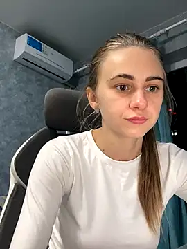 GraceTorrez online show from November 2025 05:13:02 PM