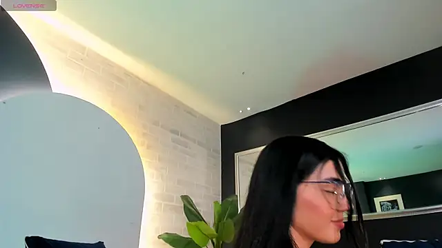 Snapshot of LucianaMillerX chatting on January 2025 11:06:02 PM LucianaMillerX online show from January 2025 11:06:02 PM