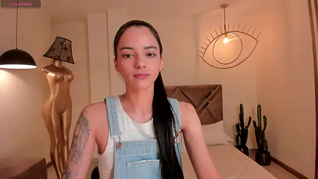 Snapshot of HannahJamesX chatting on December 2024 05:22:01 PM HannahJamesX online show from December 2024 05:22:01 PM