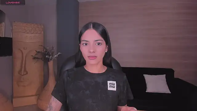 Snapshot of HannahJamesX chatting on January 2025 06:46:01 PM HannahJamesX online show from January 2025 06:46:01 PM