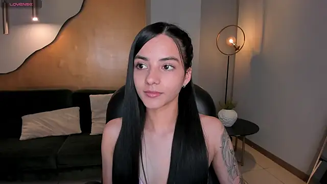 Snapshot of HannahJamesX chatting on January 2025 07:57:01 PM HannahJamesX online show from January 2025 07:57:01 PM