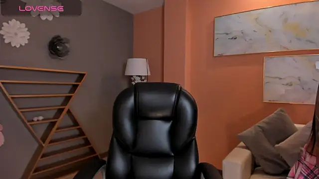 Snapshot of HannahJamesX chatting on February 2025 05:41:02 PM HannahJamesX online show from February 2025 05:41:02 PM