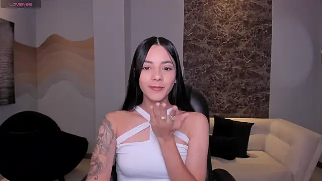 Snapshot of HannahJamesX chatting on February 2025 07:03:02 PM HannahJamesX online show from February 2025 07:03:02 PM