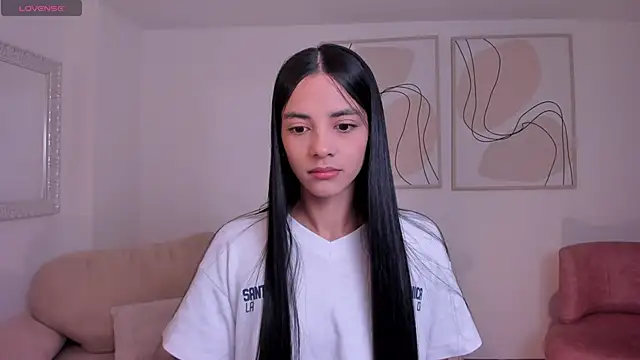 Snapshot of HannahJamesX chatting on October 2025 05:00:01 PM HannahJamesX online show from October 2025 05:00:01 PM