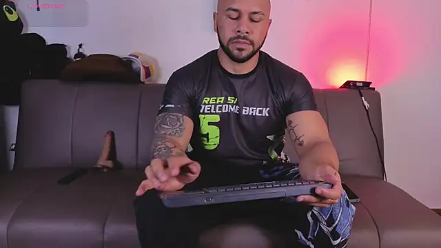 elian r online show from February 2026 07:01:01 PM