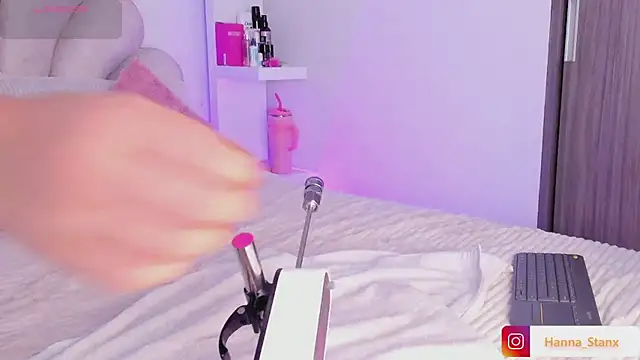 Snapshot of Hanna_Stanx chatting on October 2025 09:04:01 PM Hanna Stanx online show from October 2025 09:04:01 PM