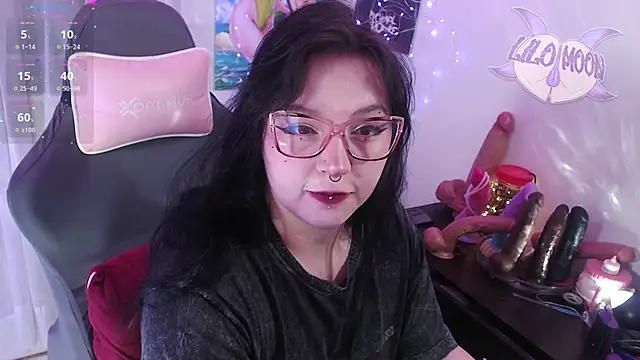 Snapshot of LiloMoon69 chatting on June 2026 07:12:01 AM LiloMoon69 online show from June 2026 07:12:01 AM