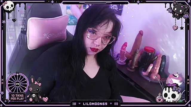 Snapshot of LiloMoon69 chatting on June 2026 07:06:02 AM LiloMoon69 online show from June 2026 07:06:02 AM