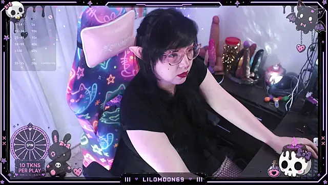 Snapshot of LiloMoon69 chatting on June 2026 07:57:01 AM LiloMoon69 online show from June 2026 07:57:01 AM